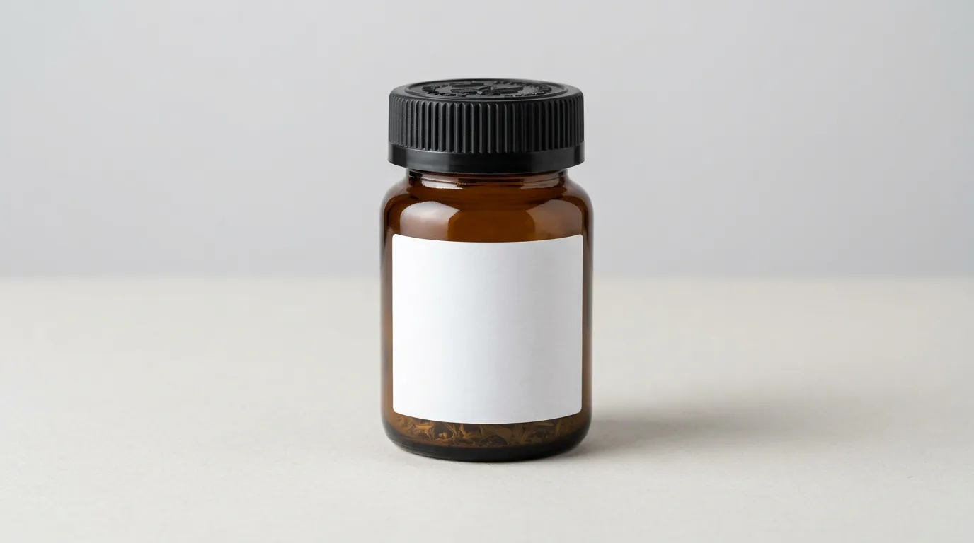 Braunes Apothekerglas mit schwarzem Schraubdeckel zur lichtgeschützten Lagerung von Cannabisblüten.